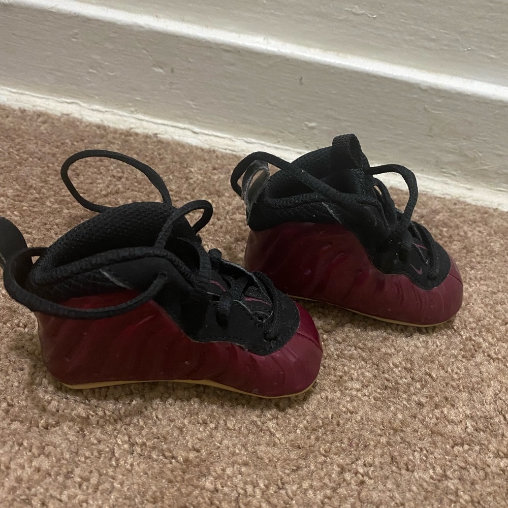 Nike baby foams soft shoe size 2c excellent condition worn once unisex